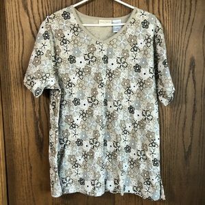 Jaclyn Smith v-neck floral blouse size 1X